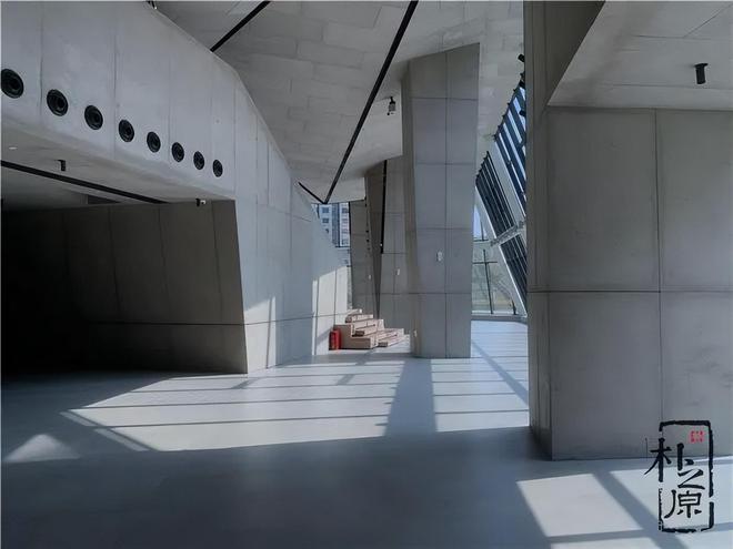 光影•肌理•空间：公共建筑中混凝土装饰板的应用与演绎