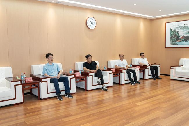 河北华中房地产开发有限公司精英团队莅临严一集团考察(图2)