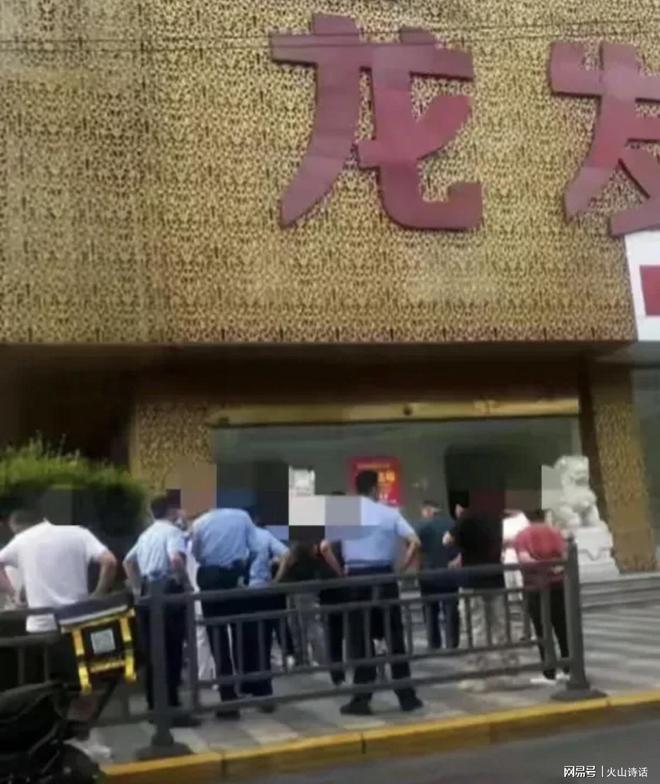 悲催！网传成都一家成立20多年的装饰公司跑路连招牌都被拆了…(图3)