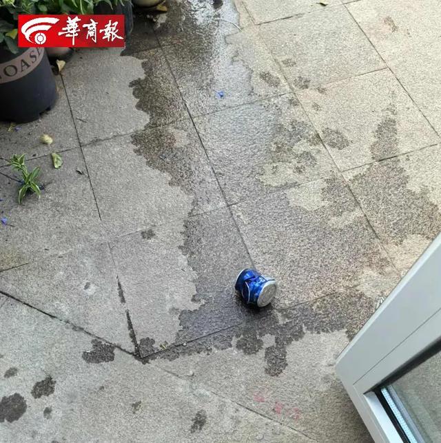 西安一小区29楼扔下两罐饮料砸伤女子！此前还多次抛下剪刀、装修板材等→(图2)