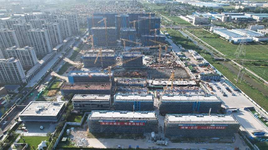 瑞璟云府房地产开发项目33楼喜迎封顶