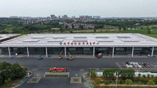 南昌进贤项目科技展示区会展中心主体幕墙装修完成