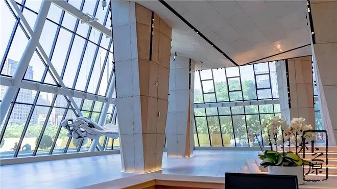 熊猫体育平台：冷峻与温柔：混凝土装饰板的现代建筑新篇章(图3)