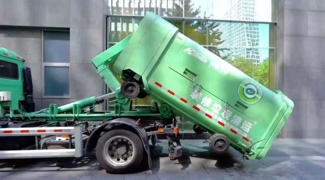 熊猫体育平台：垃圾箱也会“走路”？看装修垃圾如何处置→(图3)