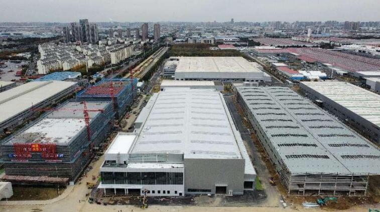中化三建承建的大众安徽核心零部件产业园（三期）项目A2标准厂房工程主体结构封顶