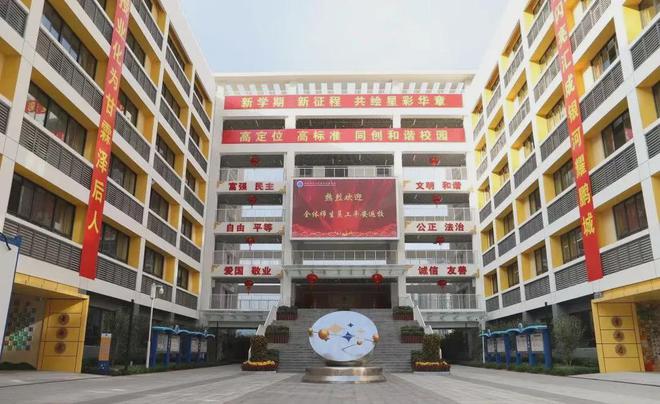 佳华沙湖广场项目简介很难卖为什么便宜最低价格多少钱一平(图2)