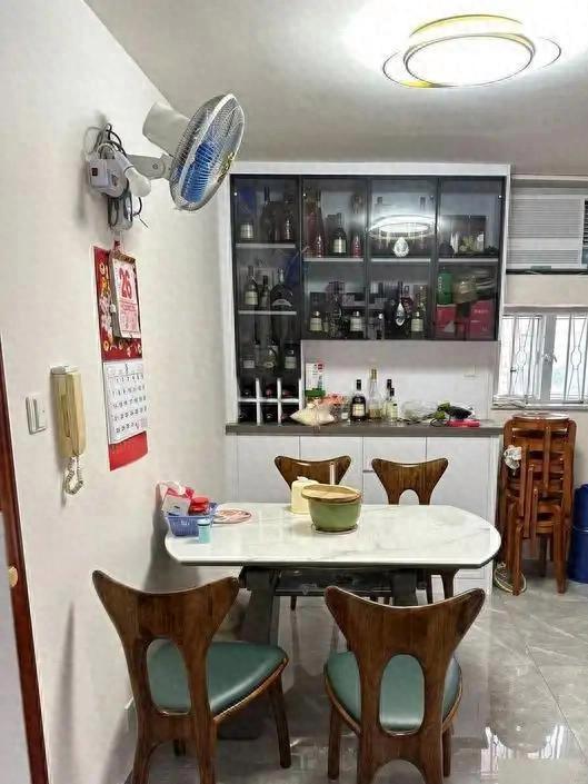 一家四口在香港仅有55平新房没有阳台装修非常极简真羡慕！