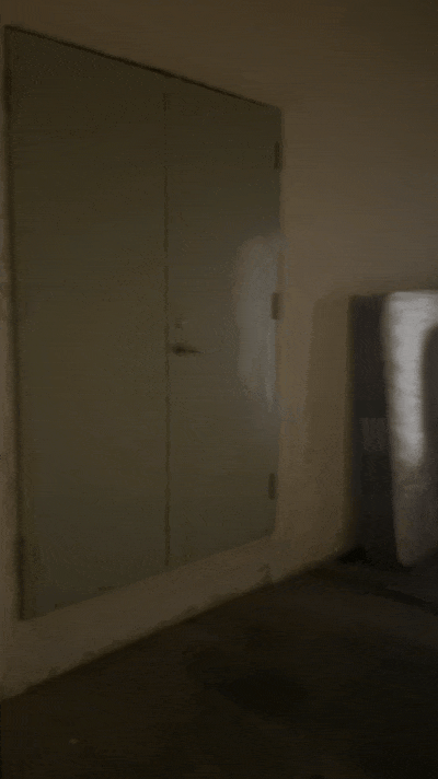 深圳一小区被曝有隐藏豪华建筑防火门后是“宫殿”朱红大门(图5)