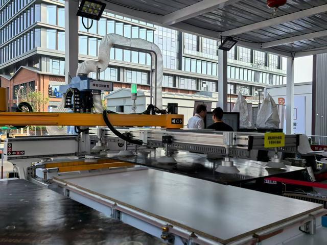 熊猫体育网站：服贸会“好房子”：小三居收纳增55%7天装出200平米农宅(图3)