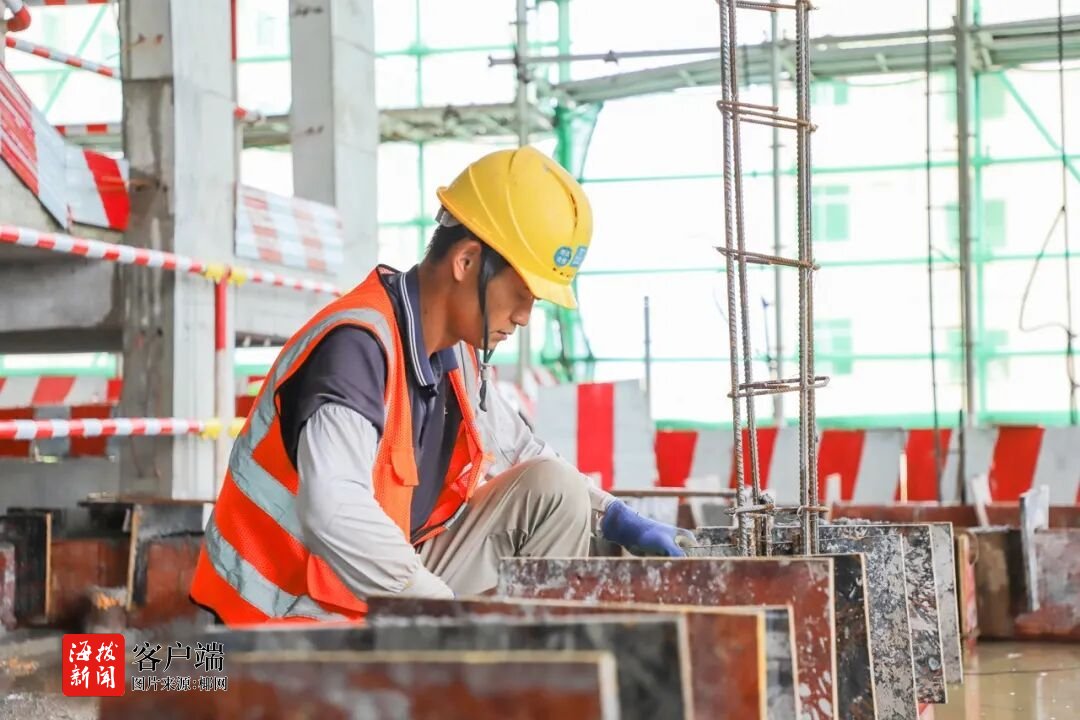 主体结构全面封顶！海口江东新区这所高校实训楼项目进入装修施工新阶段