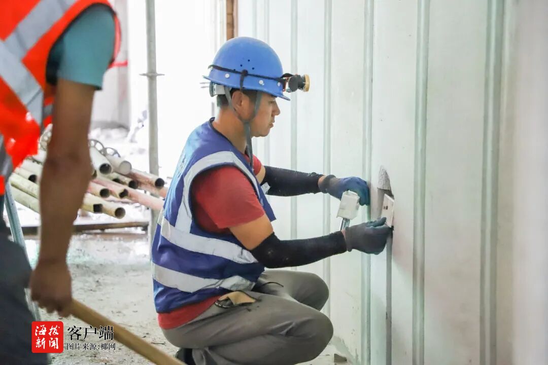 主体结构全面封顶！海口江东新区这所高校实训楼项目进入装修施工新阶段(图2)