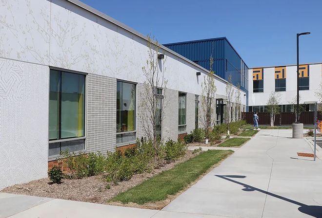 混凝土上的生命画卷：探寻“砼画”装饰的建筑新美学