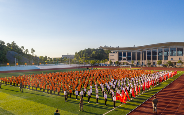熊猫体育:以家国情怀筑就盛世灯火丨名匠家装引领高品质家居新时代(图4)