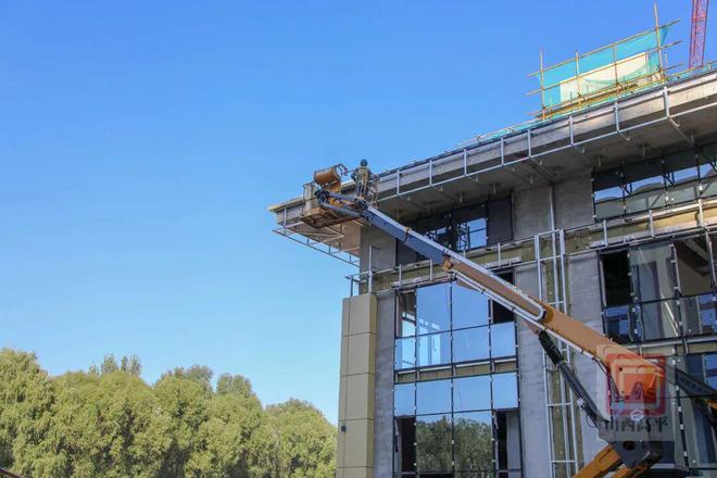 熊猫体育平台：【现场】晋城一医院建设！300余名工人激战正酣……