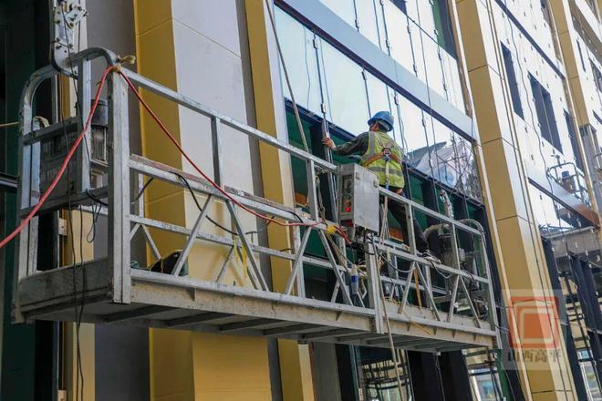 熊猫体育平台：【现场】晋城一医院建设！300余名工人激战正酣……(图2)