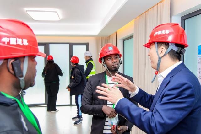 “像造汽车一样造房子”!非洲10国媒体人探访北京大兴国际航空社区项目(图5)