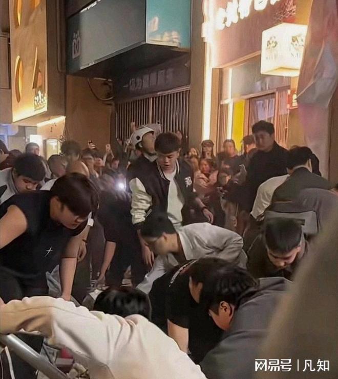 熊猫体育平台:长沙垮塌事件!19岁女孩摆空灵堂刚离家3小时百万赔偿是谣言(图18)