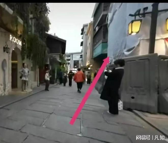 熊猫体育平台:长沙垮塌事件!19岁女孩摆空灵堂刚离家3小时百万赔偿是谣言(图15)