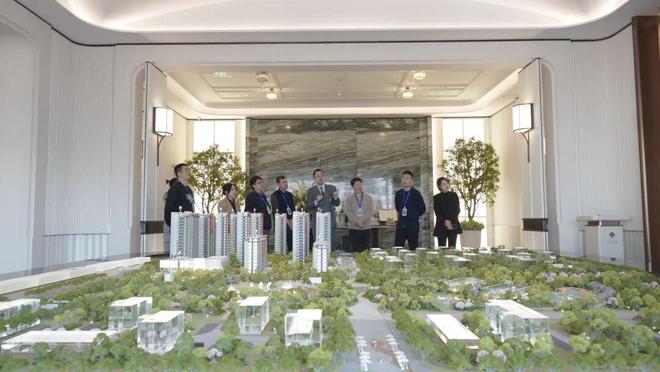 首届沈阳房地产销售人员职业技能大赛复赛（开发组）评审团参观润熙府项目(图2)