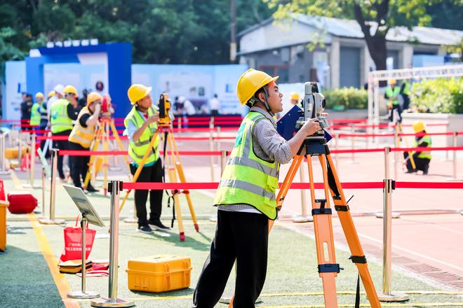 机器没有换人而是辅助人广州建筑工匠擂台赛展示行业新变化