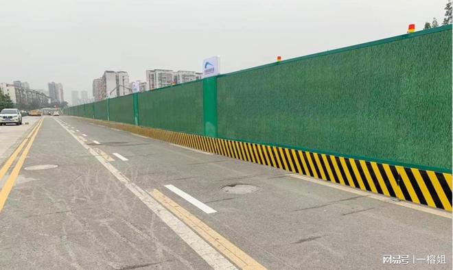 建筑围挡工程优选成都蓉锦装饰护栏广告彩钢新型围挡一站式供应(图3)