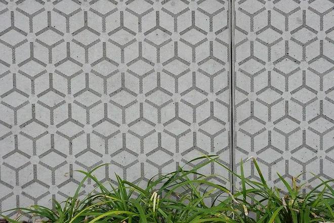 熊猫体育平台：当酒店不再依赖装饰——从日本AtagoHotel的砼画应用看建筑表皮的“长期价值”(图5)